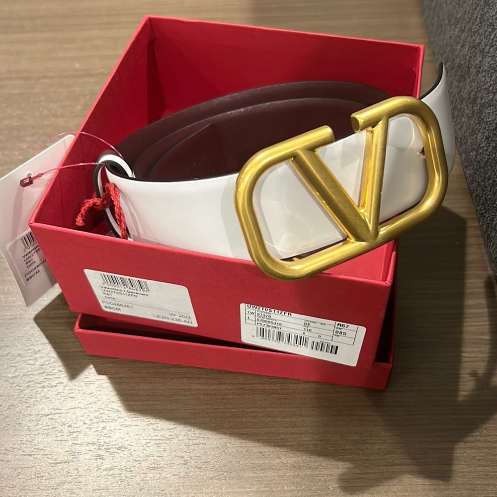 SOLD NWT Valentino Garavani Reversible V logo belt